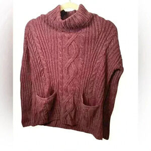 Women’s Classic, chunky burgundy Abercrombie & Fitch xsmall cable sweater